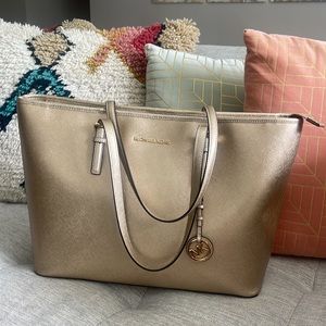 15% off listing MICHAEL KORS TOTE- Pale gold. Sophisticated. NEVER WORN.